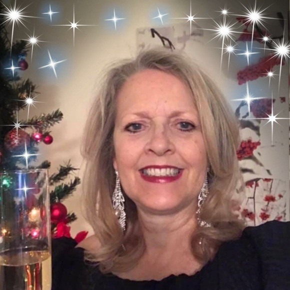 Meet your Posher, Debra - Picture 1 of 1